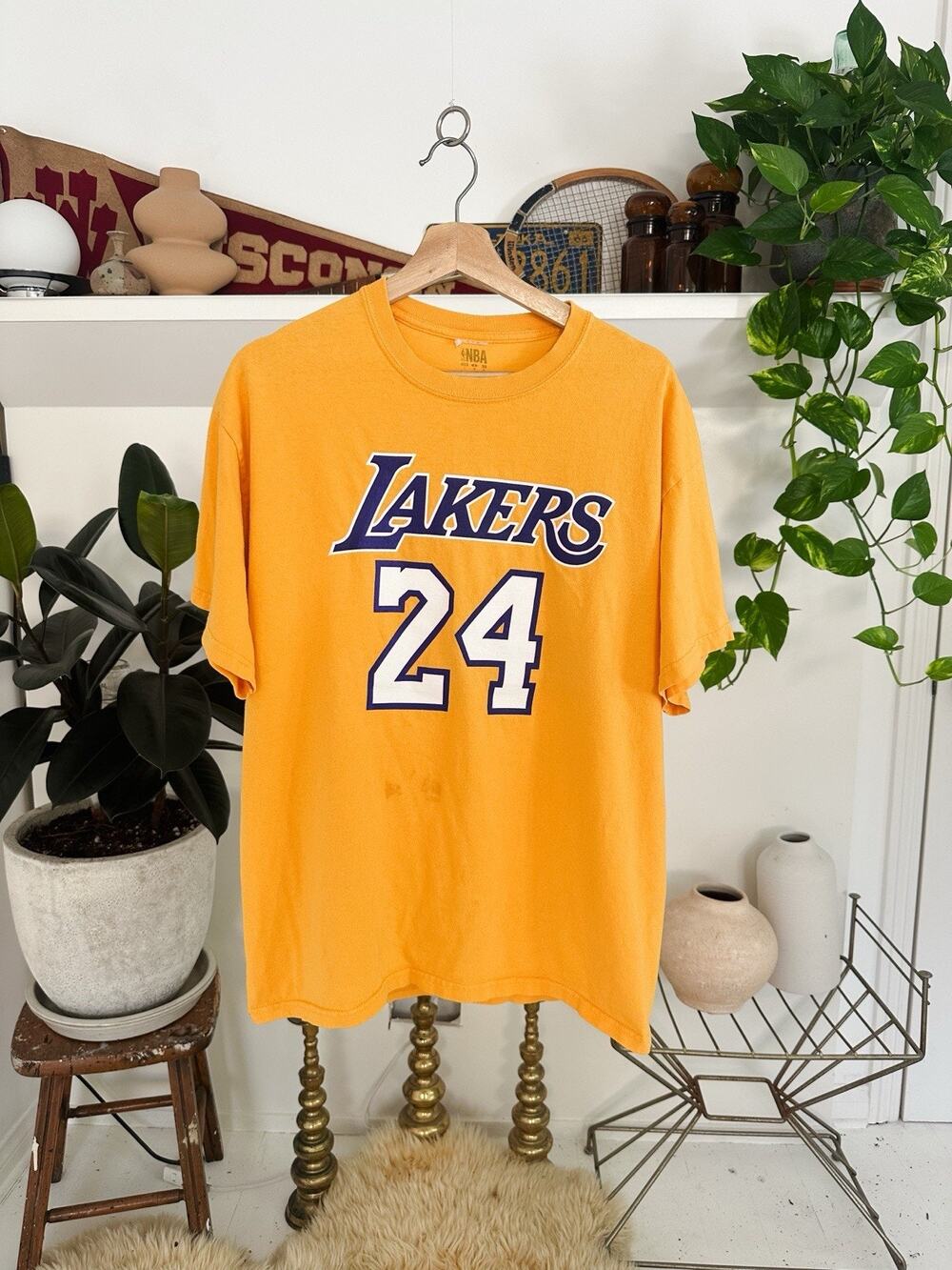 Los Angeles Lakers Kobe Bryant Yellow 24 T-Shirt Jersey Large